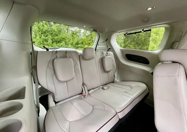 Chrysler Pacifica cena 139900 przebieg: 120000, rok produkcji 2020 z Krosno małe 704